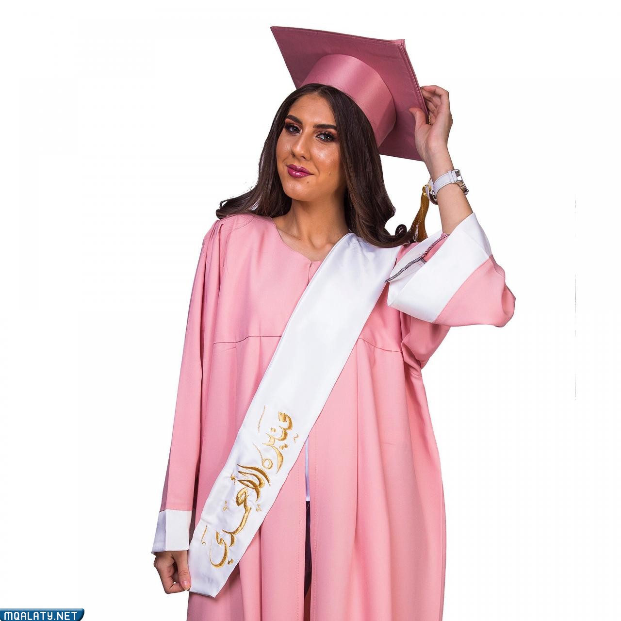 أحدث ألوان عبايات تخرج 2023