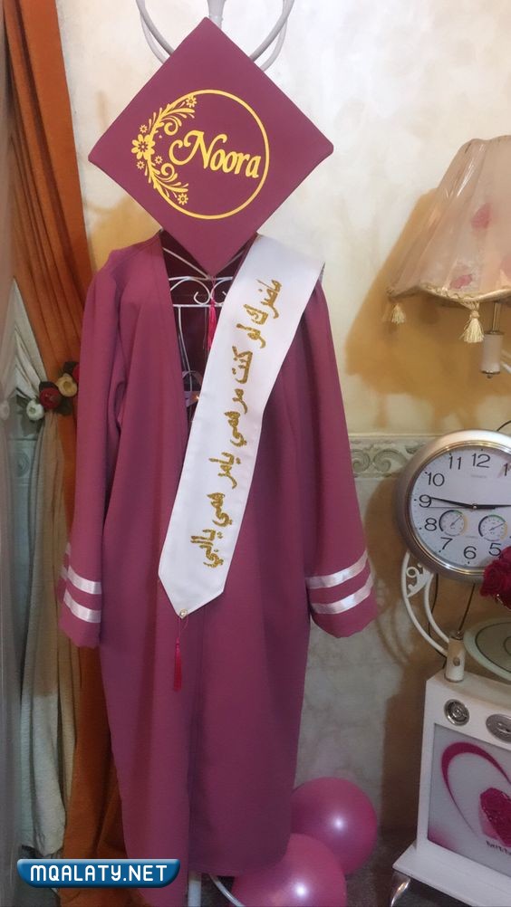 لبس حفل التخرج بالصور