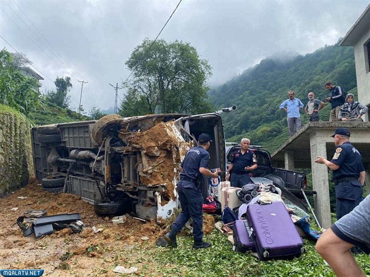 صور الحادث المروري بمدينة ريزا في تركيا