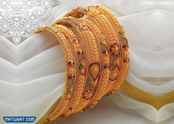 أشكال غوايش ذهبية ملونة من لازوردي