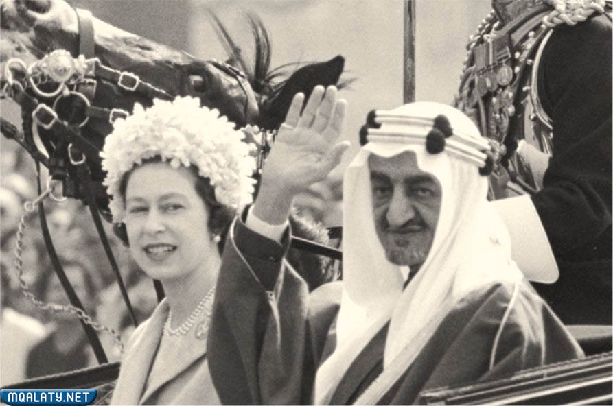 الملكة إليزابيث الثّانية مع الملك عبدالعزيز