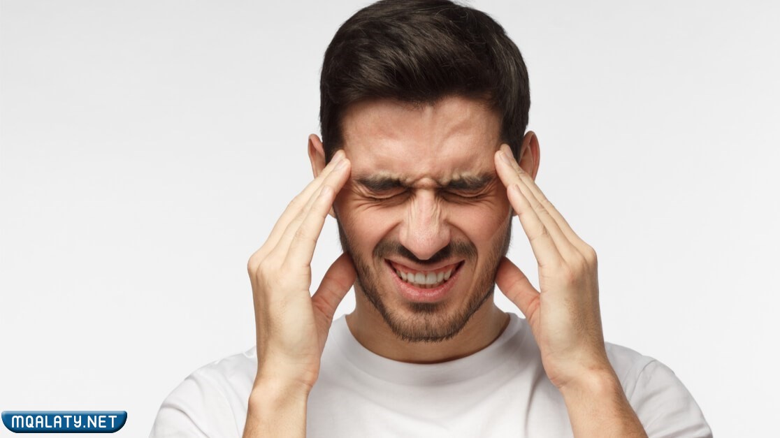 أعراض الشعور بألم في الرأس مثل الكهرباء