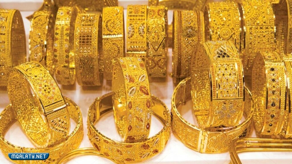 غوايش ذهب عريضة ومنقوشة من لازوردي 2023