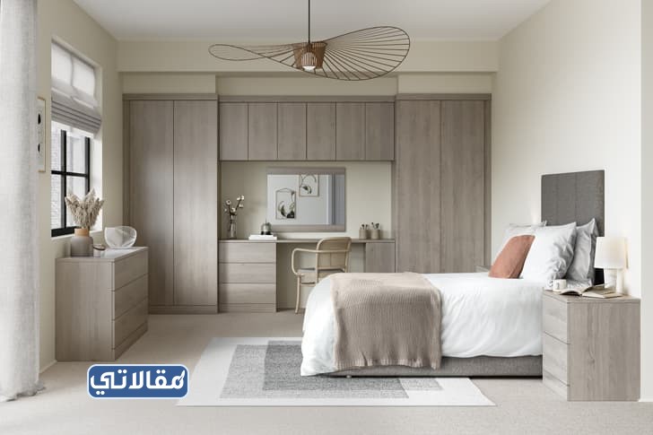 غرف نوم بسريرين ودولاب وتسريحة