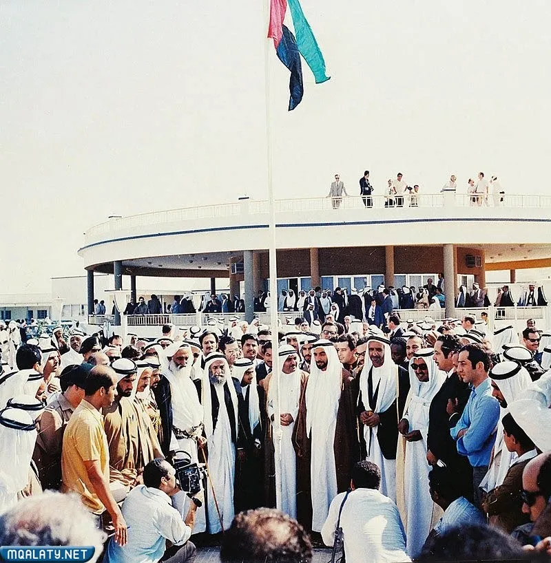 من هو أول من رفع علم دولة الإمارات